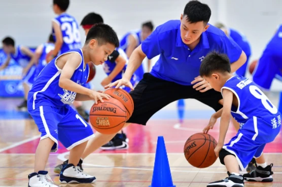 如何通过参加杯赛提升篮球训练效果_2